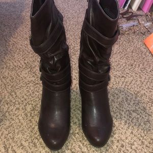 Kohls brand size woman’s 8 brown boots with a small heel